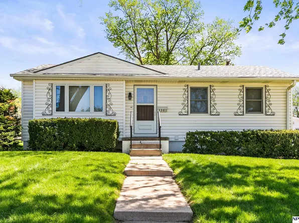 3301 S 122nd St, Omaha, NE 68144