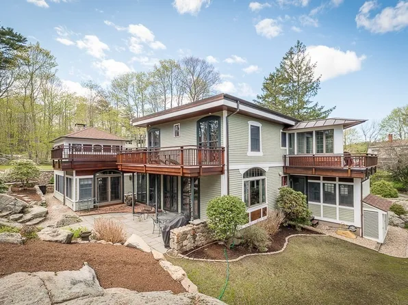 29 Harbor St, Manchester, MA 01944