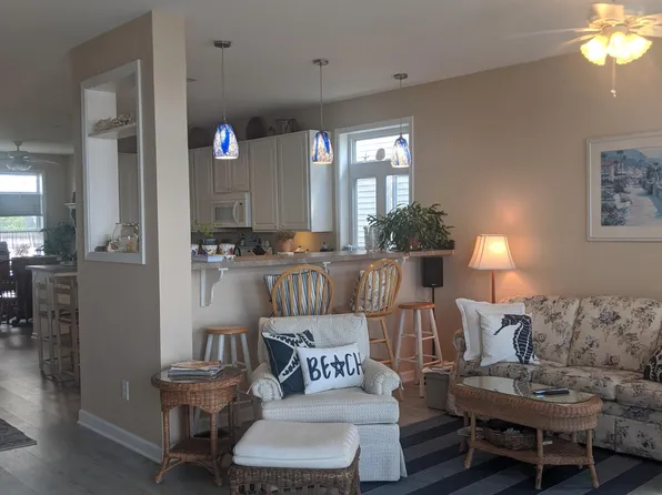 72 Shoreline Dr, Stratford, CT 06615