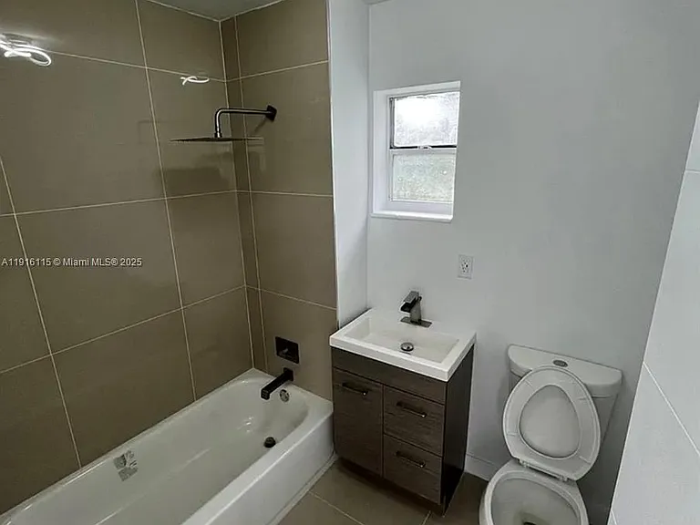 2726 NW 4th Ct — Photo 8