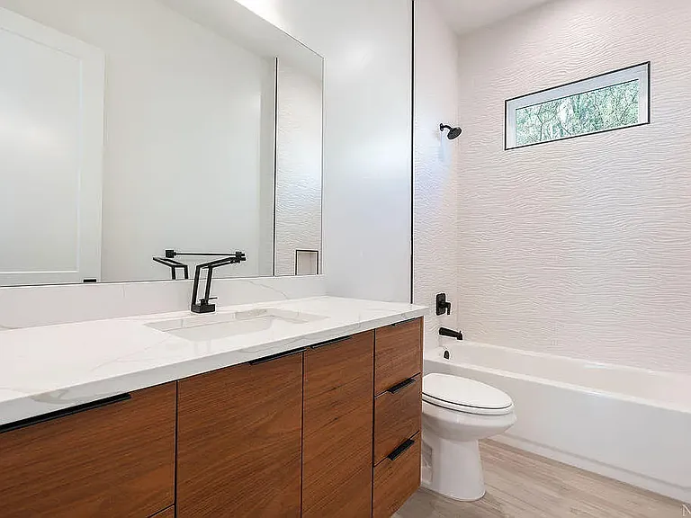 147 E Terrace Ln — Photo 31