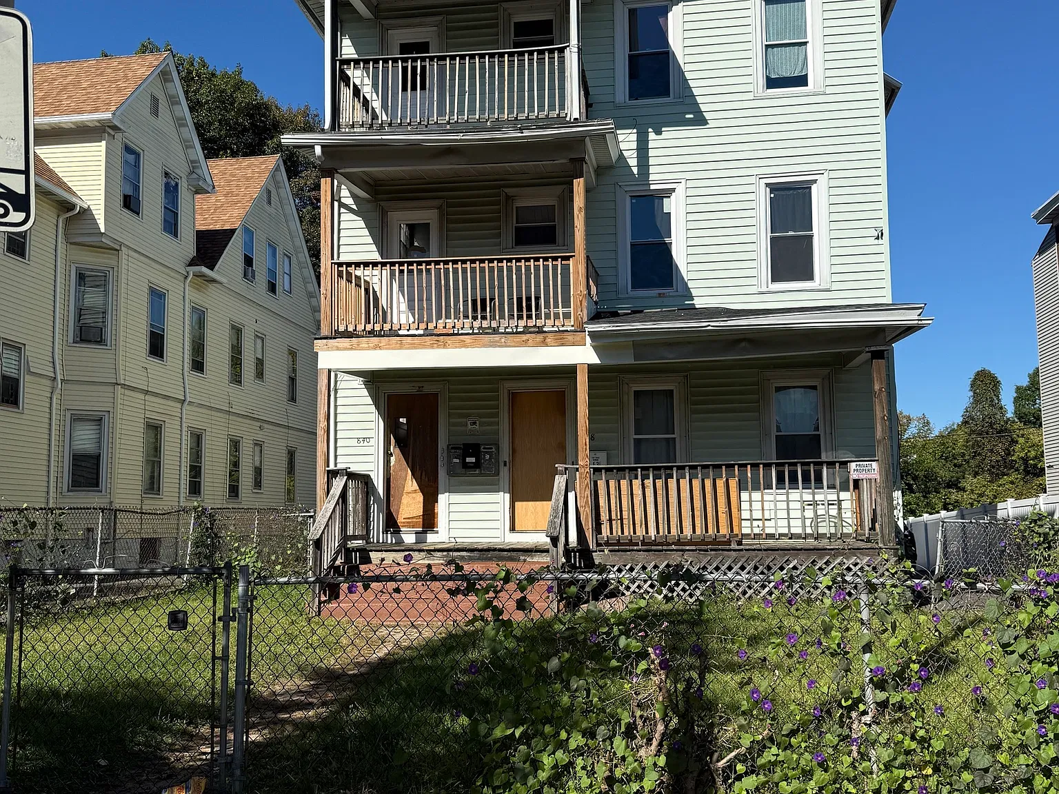 3 bed, 1.0 bath, 1300 sqft, $2,000 — Photo 1