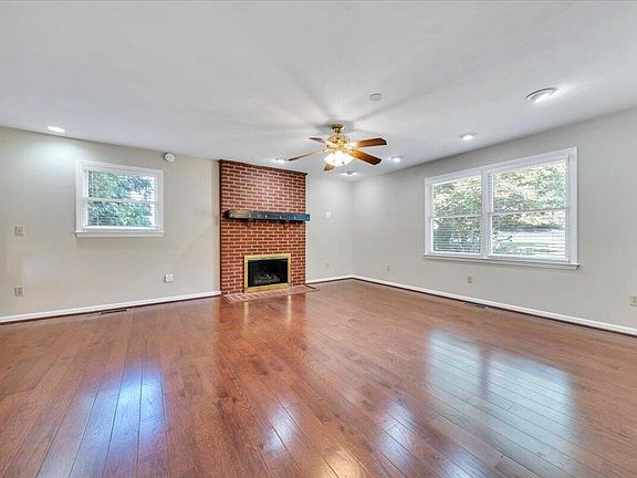 4th image of 160 Stayman Rd