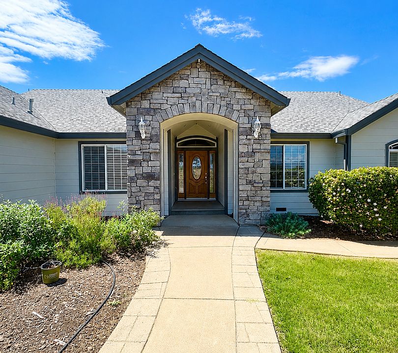 1st image of 21789 Seven Lakes Ln