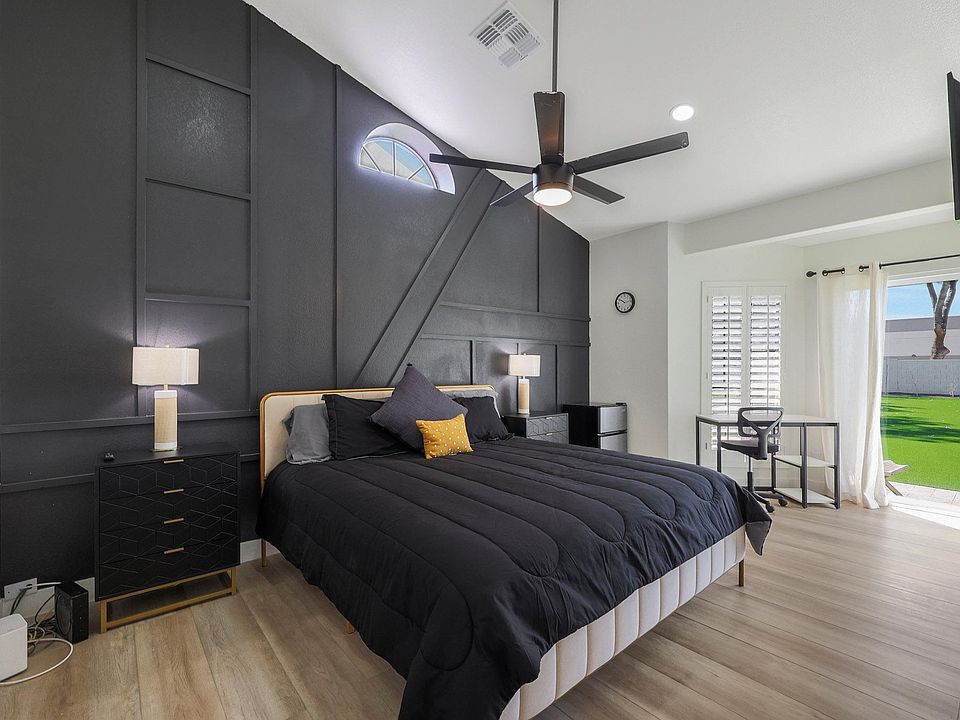 Large room King bed, Linens provided