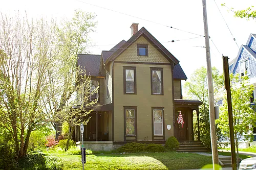 201 College Ave NE #2 Photo 1