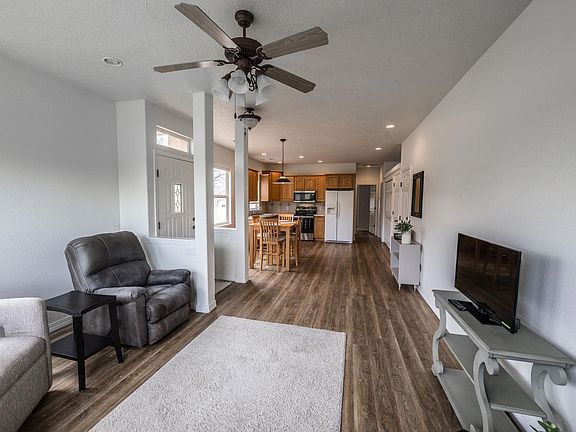 2nd image of 555 1/2 Garden Grove Ct