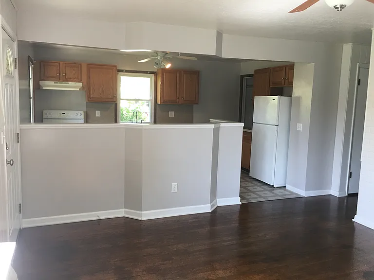 327 Jackson Ave — Photo 4