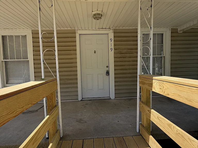 919 N Walnut St — Photo 5