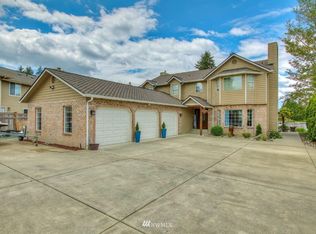2708 206th Avenue Ct E, Lake Tapps, WA 98391
