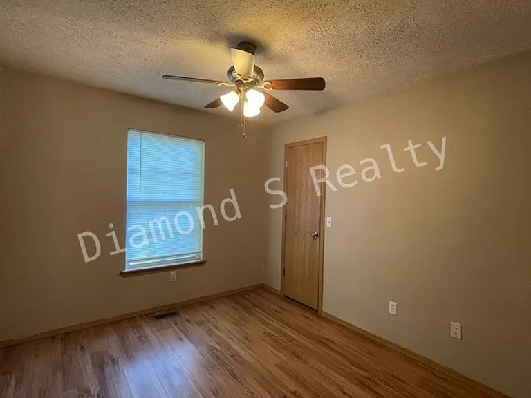 2313 N Rogers Ave — Photo 10