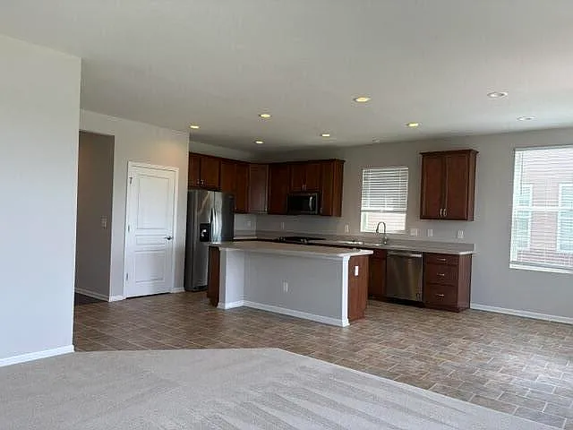 582 Ivyland St — Photo 2