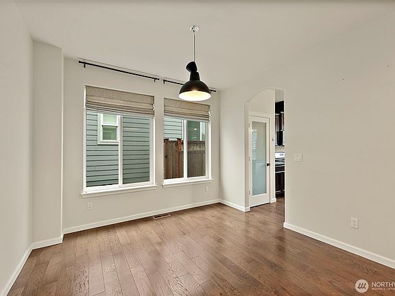 4th image of 806 Mandee Street SE
