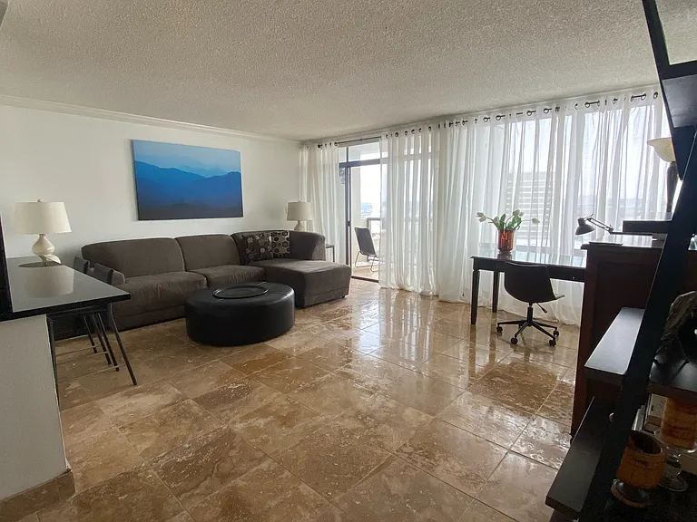 450 W 7th St #1409 — Photo 6
