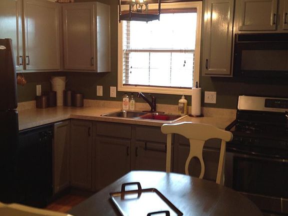 5th image of 241 Lind Ave