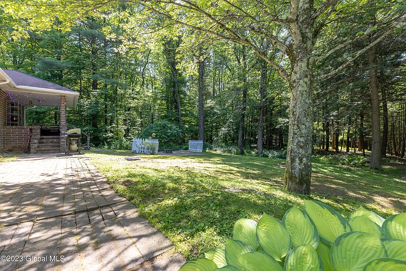 4th image of 190 Reynolds Road