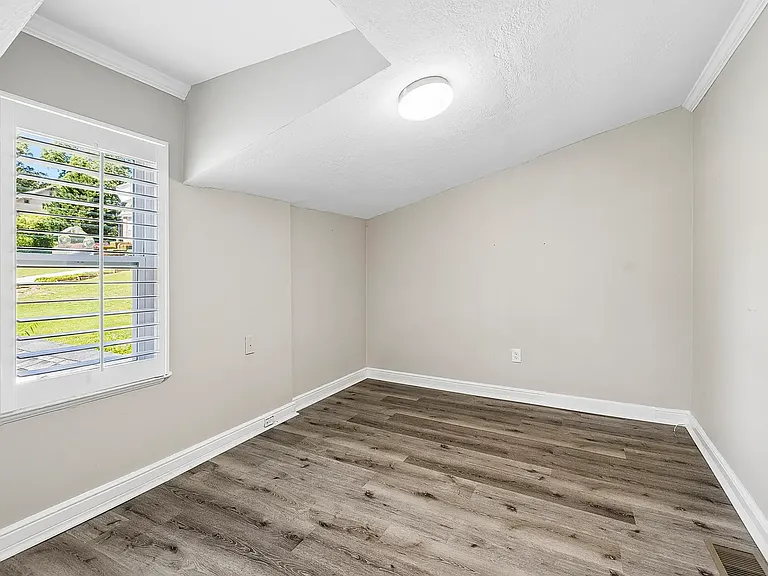 103 S Germantown Rd — Photo 14
