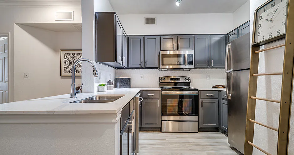 NEO Midtown Apartments — Photo 2