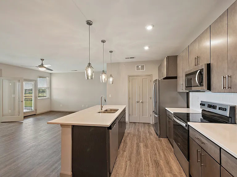 19Nineteen Promenade — Photo 107