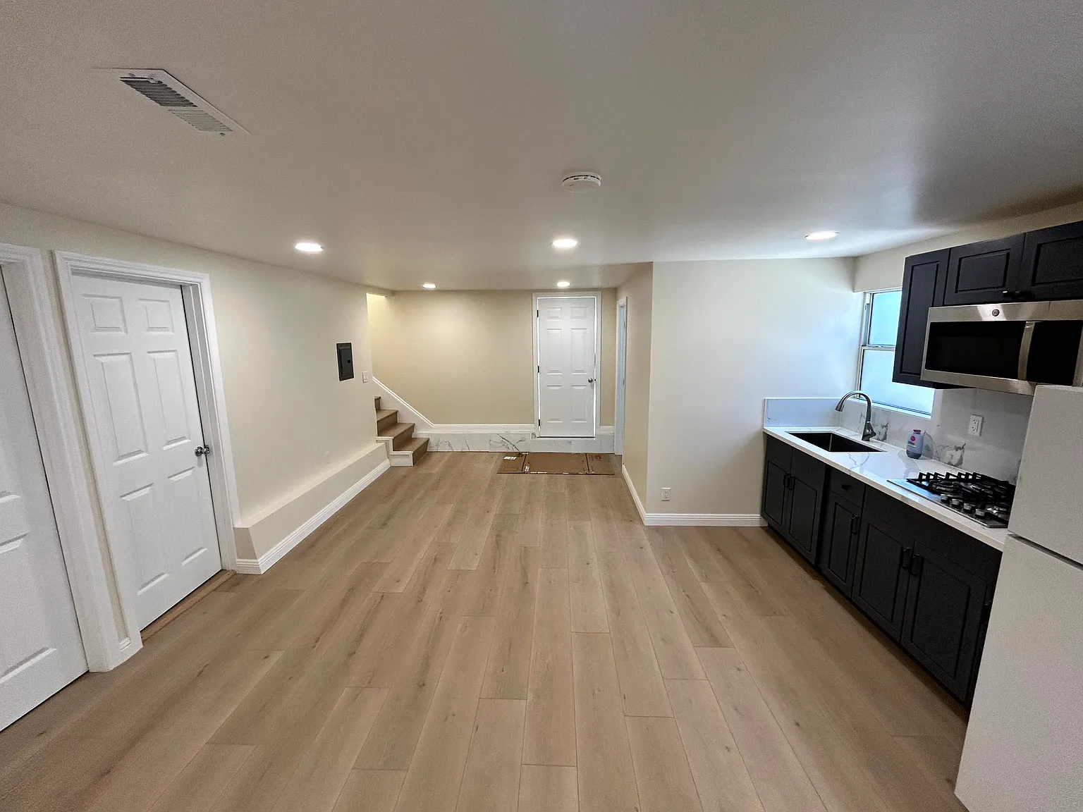 2 bed, 1200 sqft, $1,800 — Photo 4