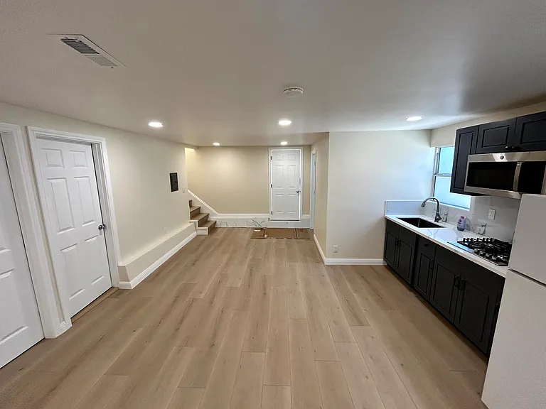 417 Wallace Ave #A — Photo 4