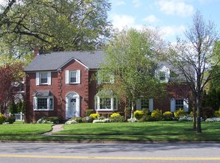 165 Stewart Ave, Garden City, NY 11530