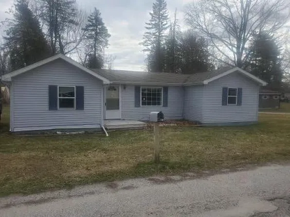 605 Poplar Dr, Walkerton, IN 46574