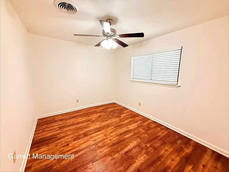 205 1/2 S Broad St — Photo 11