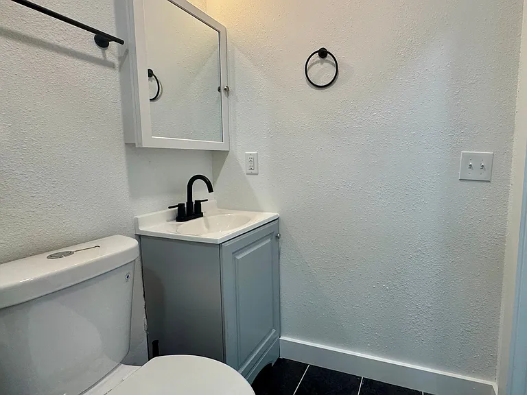 16 Ventura Blvd — Photo 13