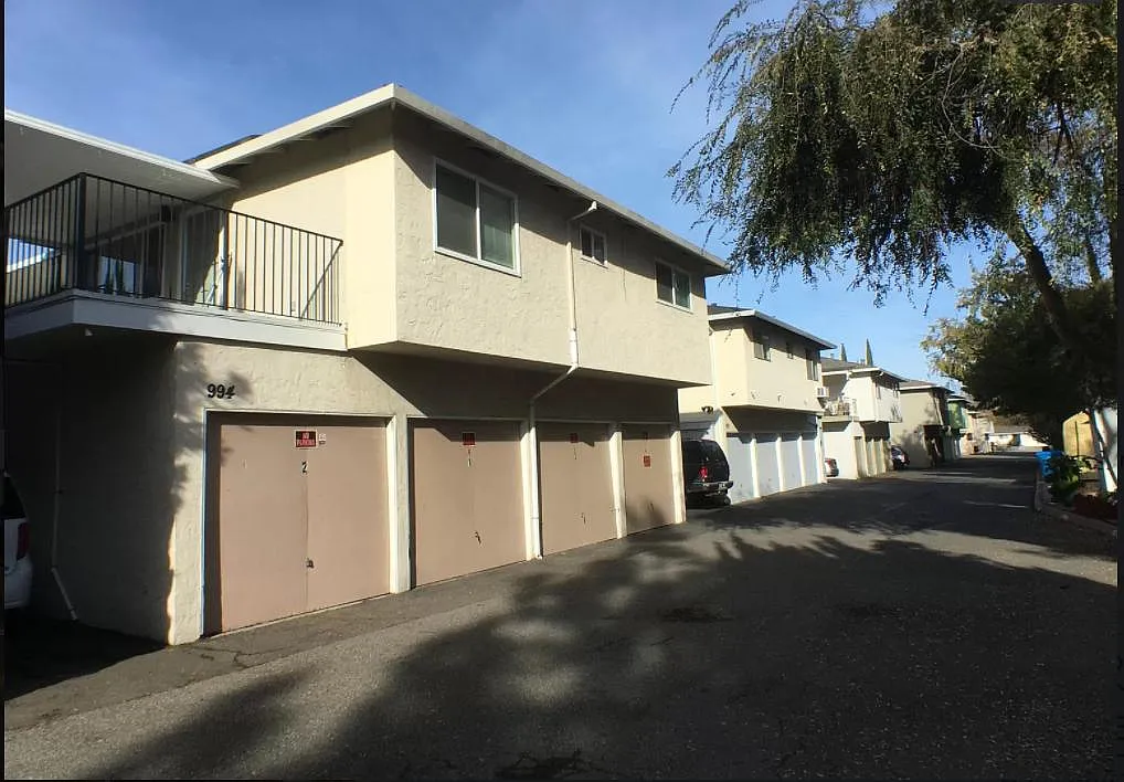 2 bed, 850 sqft, $3,150 — Photo 1