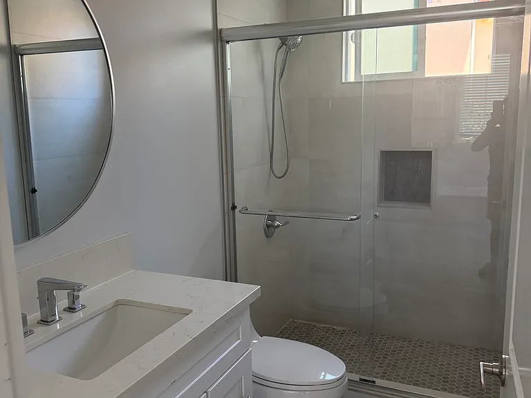 201 E Grand Ave — Photo 8