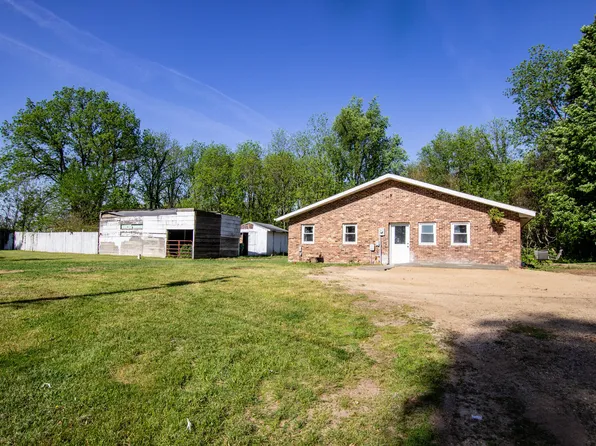 62322 Anderson Rd, Cassopolis, MI 49031
