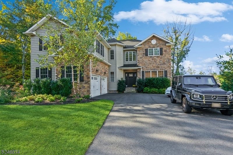 1st image of 79 Haggerty Dr