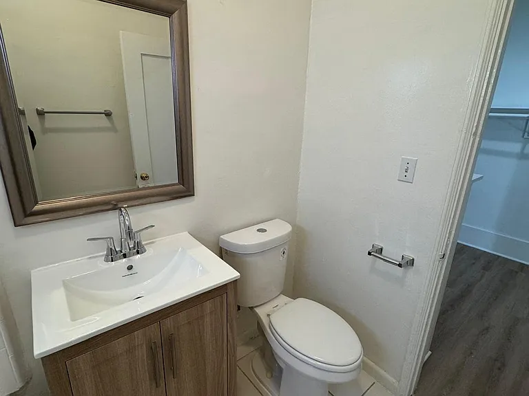 4226 W Adams Blvd #103 — Photo 10