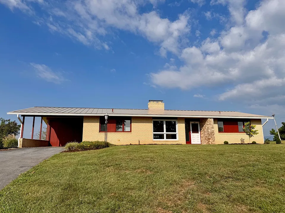 221 Grandview Dr