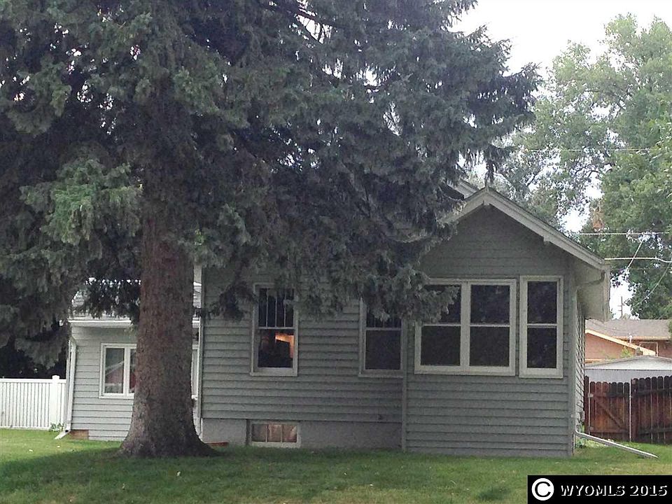 1st image of 384 N Burritt Ave