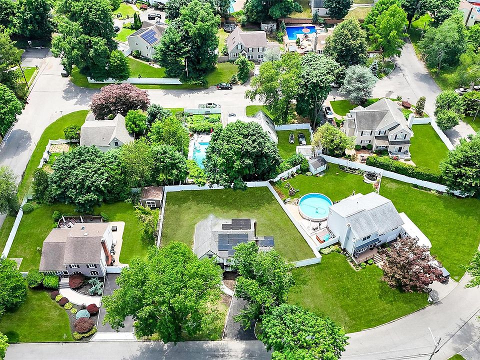 4 Ruby Lane, Huntington Station, NY 11746 | MLS #1023237 | Zillow