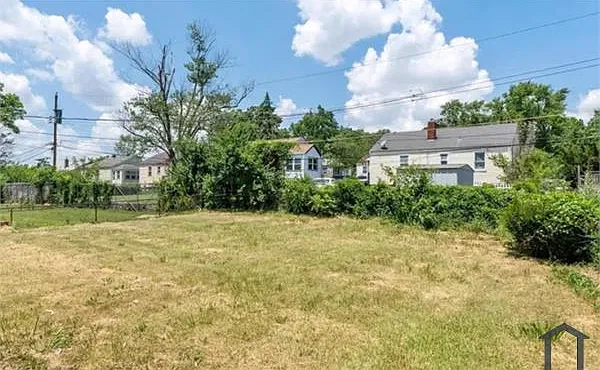2 bed, 837 sqft, $1,365 — Photo 3