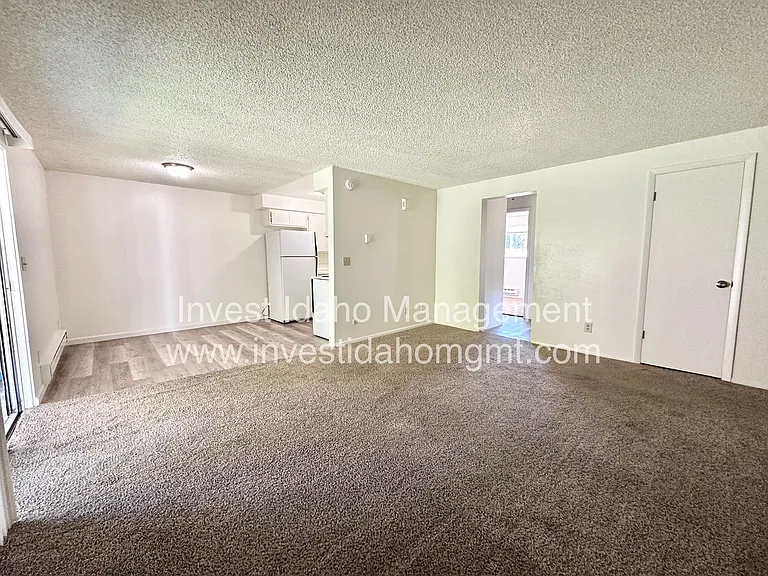 3970 Glenn — Photo 1