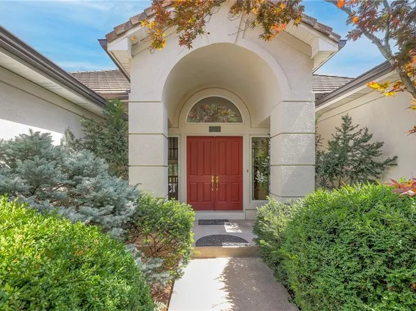364 Southshore Dr, Greenwood, MO 64034
