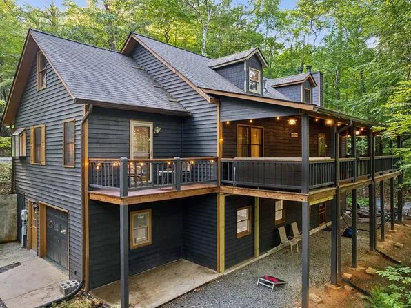 889 Granny Branch Dr, Blue Ridge, GA 30513
