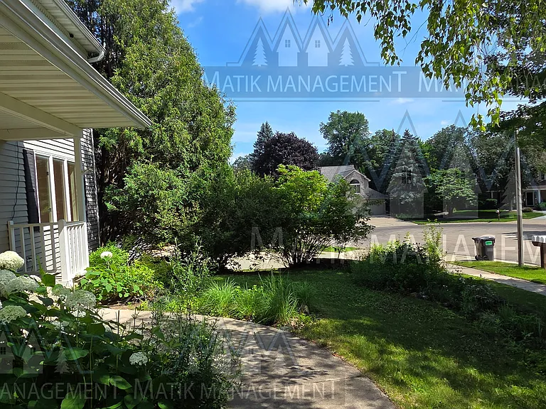 1420 Ridge Cliff Ln NE — Photo 4