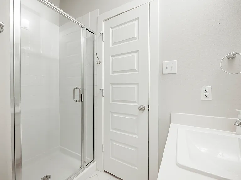 318 Waters Ridge Dr — Photo 15