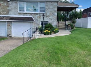 9953 Woodfern Rd, Philadelphia, PA 19115