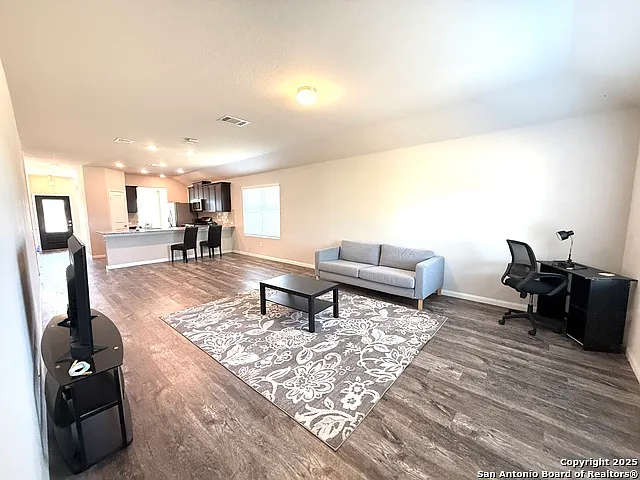 807 Blue Lndg — Photo 8