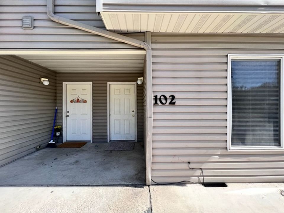 1st image of 128 Hunter Ct #929-102