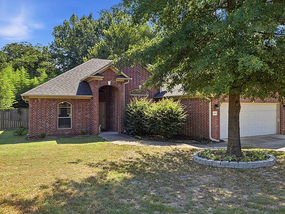 4th image of 302 Montgomery Dr