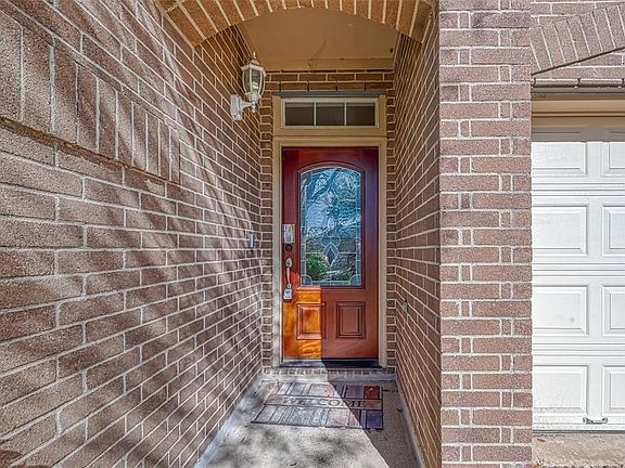3rd image of 918 Cavern Brook Ln