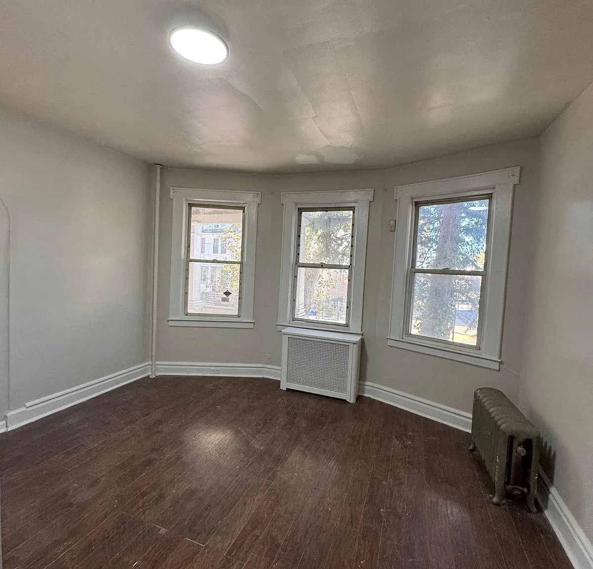 186 Linden Ave — Photo 1