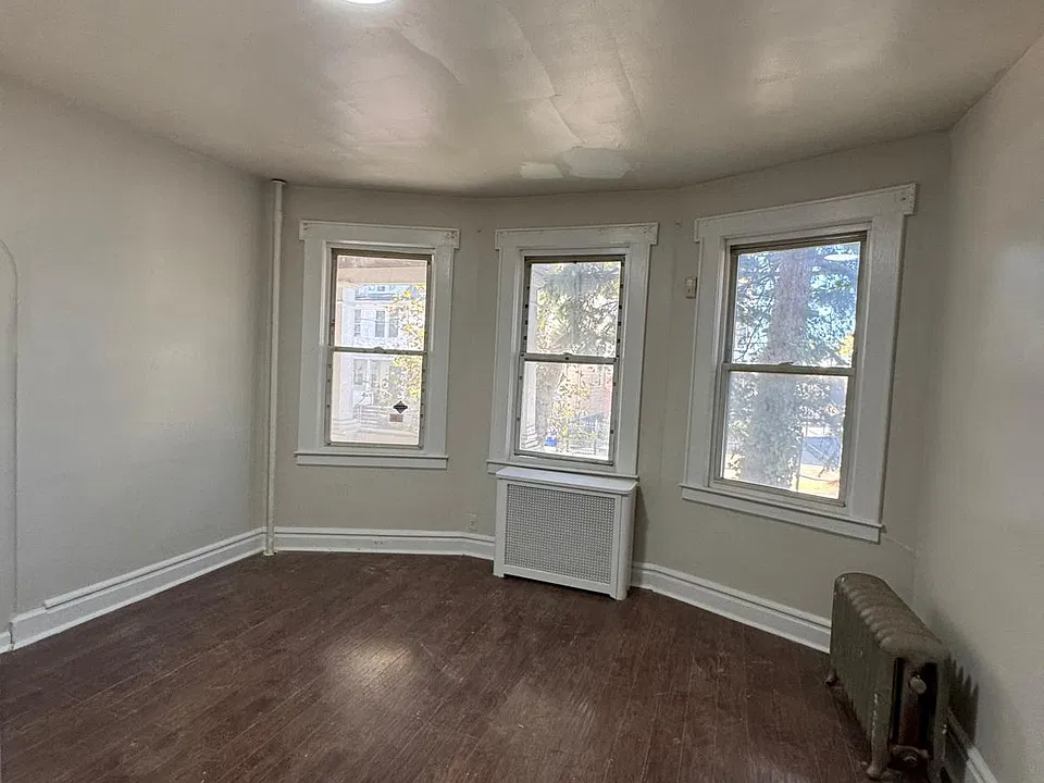 186 Linden Ave #1